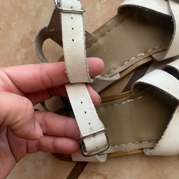 Salt Water Sandals - Little Kid Size 1 - Picture 4 of 11